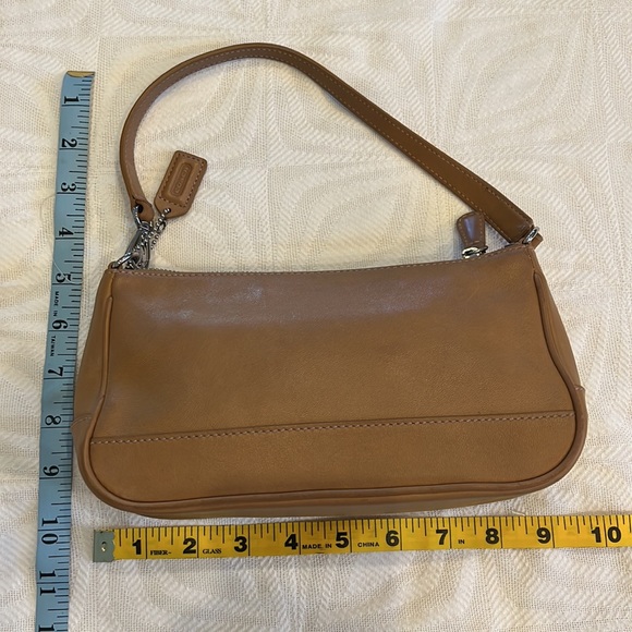 Coach bag- vintage small leather purse. Smoke free pet free home. Cute bag!! - Picture 2 of 12